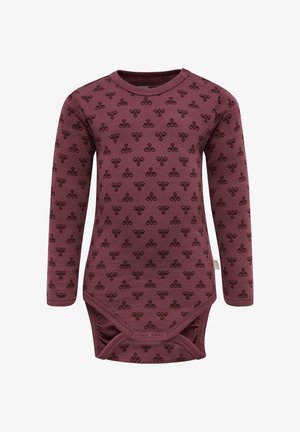 Långärmad babybody i bordeaux, med en ton-i-ton blommönster, mjukt bomullsblandning och tryckknappsstängning i botten för enkel påklädning.