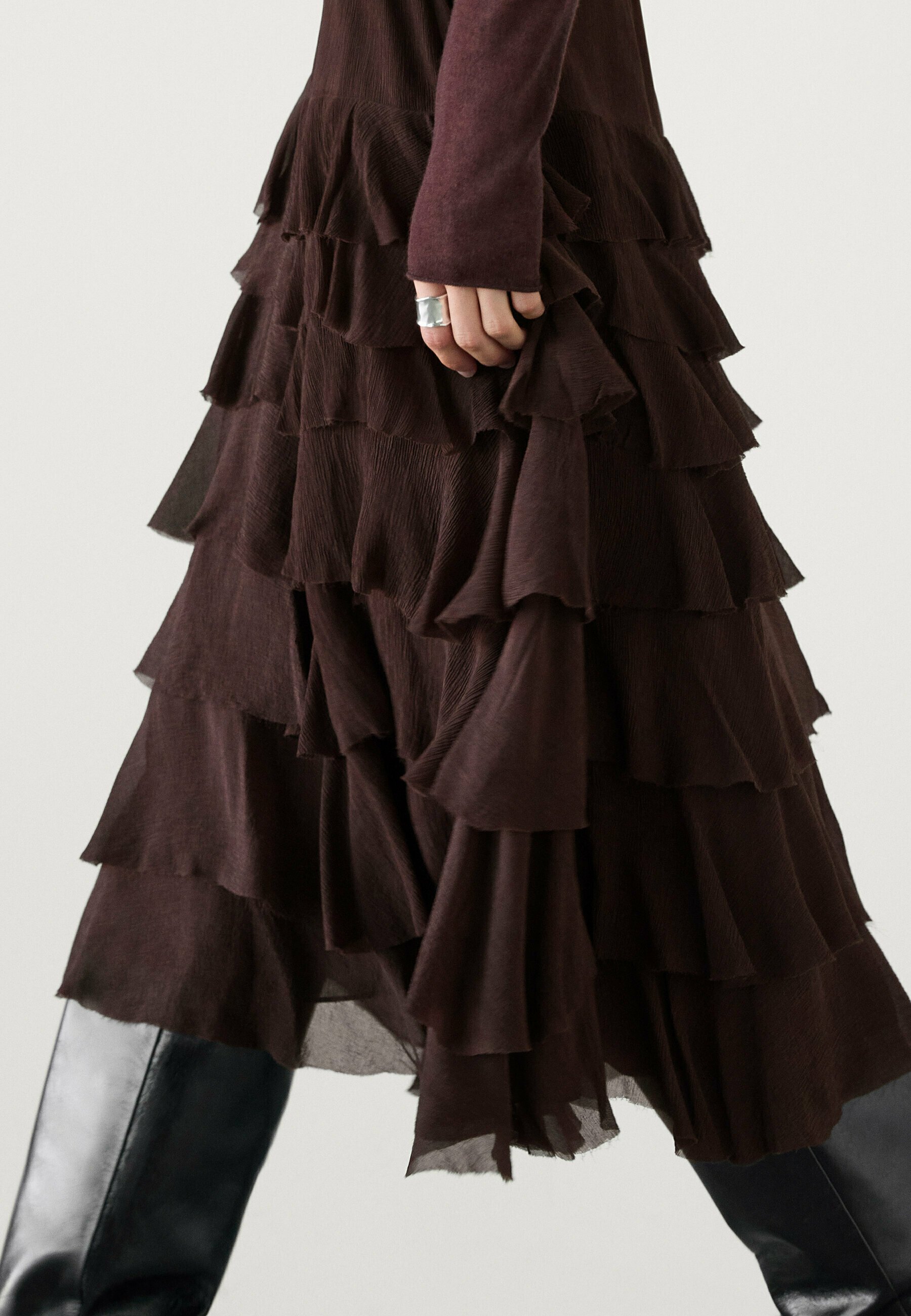 【Massimo Dutti】Midi skirt with ruffle detail Midi skirt with ruffle detail · Cream · Sunglasses | Massimo