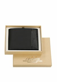 Portefeuille en cuir noir avec logo en relief à l'intérieur d'une boîte cadeau beige comportant un logo assorti sur le couvercle.
