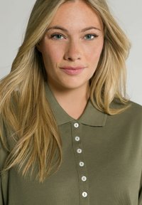 Ulla Popken MANCHES COURTES - Polotričko - khaki