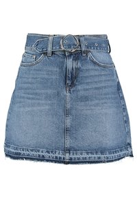 Džínová mini sukně v světle modré barvě s roztrhaným lemem, s poutkem na pásek se stříbrnou sponou a pěti otvory na pásek.
