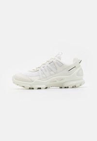 Selected, white/bright white/shadow white
