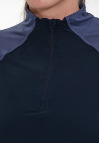 Endurance ABBYE - Langærmet T-shirt - dark sapphire