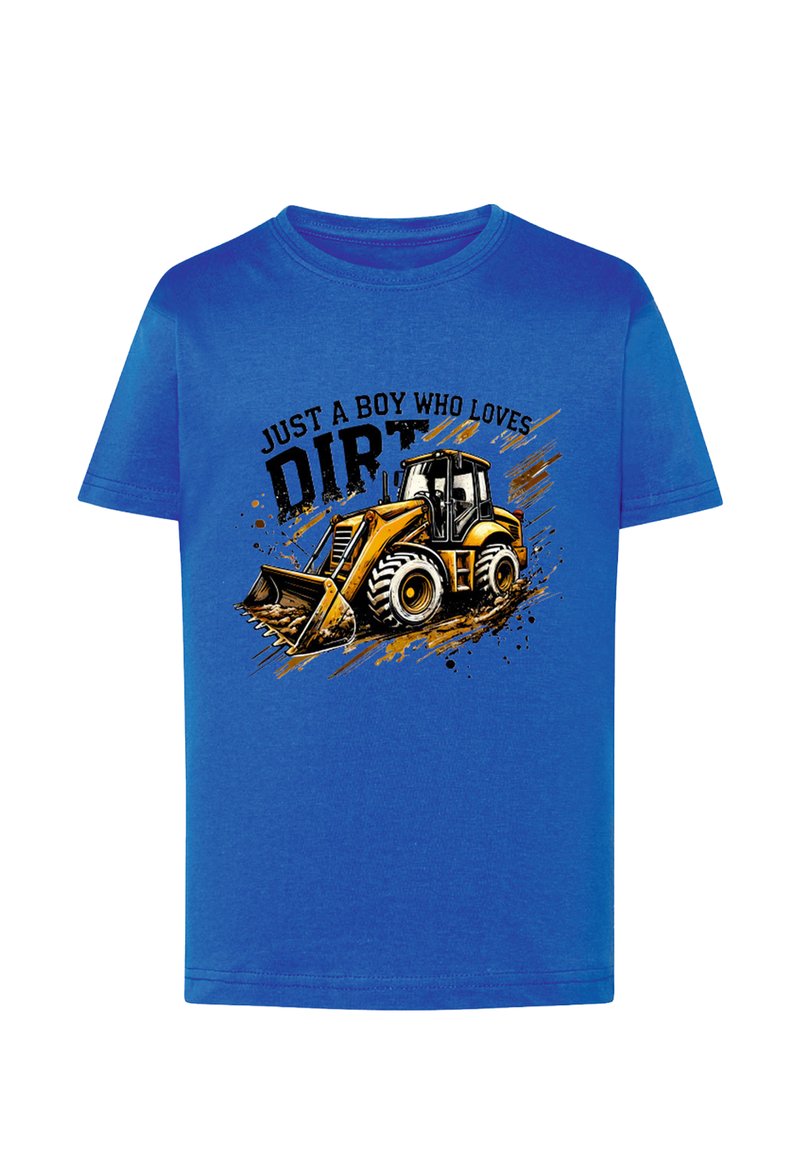 Niebieska bawełniana koszulka z grafiką żółtej koparki i czarnym napisem "Tylko chłopak, który kocha brud". Gładka tekstura, krótkie rękawy.