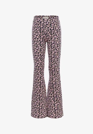 Flared broek van zachte stof met een zwarte basis, voorzien van een roze en lavendelkleurig luipaardprintpatroon.