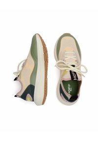Sneakers met een bovenwerk van mesh in crème, met groene en roze accenten. Rond neuspunt, witte tussenzool en een gestructureerde rubberen buitenzool. Vetersluiting.