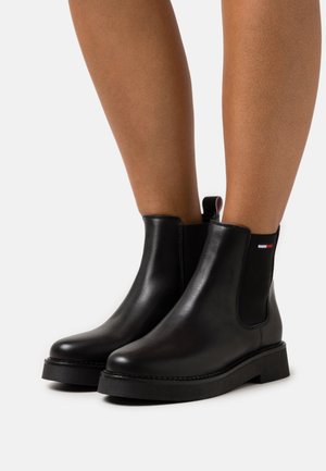FLAT CHELSEA - Korte laarzen - black