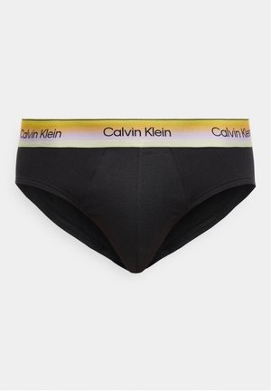 Schwarze Herren-Slips mit einem gelb-zu-pinken Farbverlauf am Bund, der wiederholt das "Calvin Klein"-Logo zeigt.