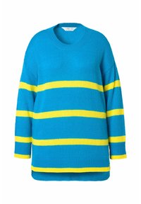 Turkusowy sweter z żółtymi poziomymi paskami, w oversize'owym kroju, okrągłym dekolcie, opadającymi ramionami i miękką dzianiną.