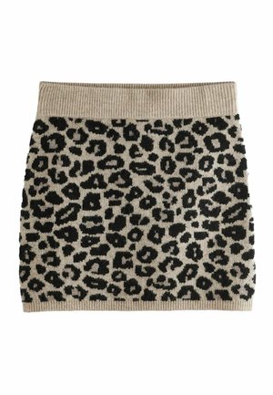 Jupe en tricot à imprimé léopard beige avec des taches noires, dotée d'une taille côtelée. Texture douce avec une coupe ajustée, idéale pour un look décontracté.
