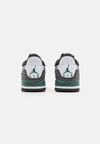 Jordan LEGACY - Matalavartiset tennarit - white/oxidized green/black/cool grey