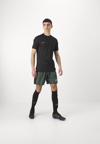 Nike Performance ACADEMY 23 - Pantalón corto de deporte - vintage green/black/white