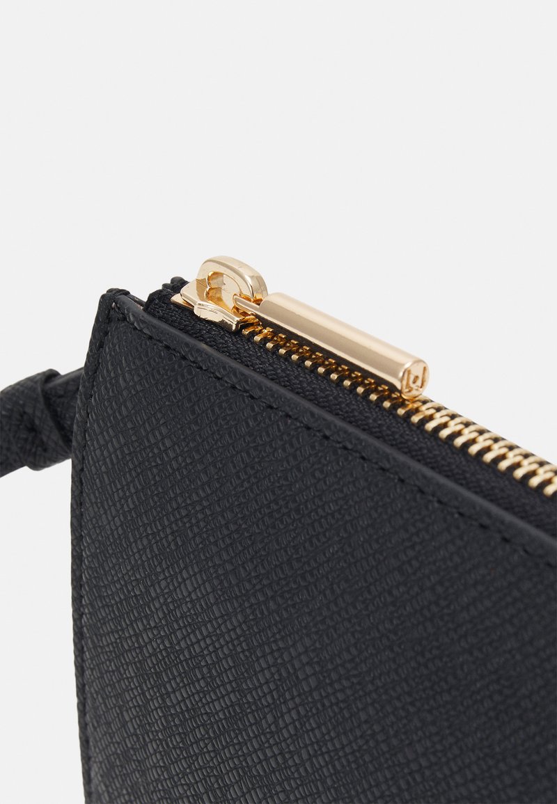 Pochette Liu Jo con Tracolla a Catena Dorata