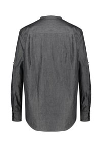 Chemise à manches longues gris foncé avec poignets boutonnés vue de dos, avec un ourlet droit et un col simple.