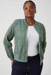 Vero Moda Curve VMCHONEY JACKET - Bomber bunda - laurel wreath