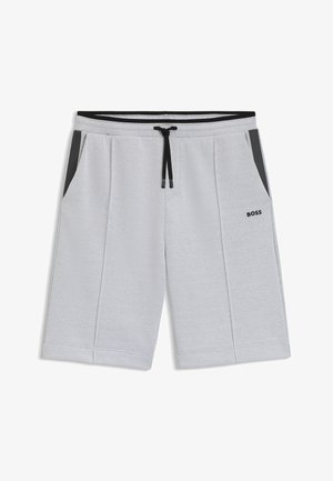Pantalones cortos gris claro con un patrón texturizado, cinturilla elástica, cordón negro y bolsillos laterales. Presenta un pequeño logotipo "BOSS" en negro.