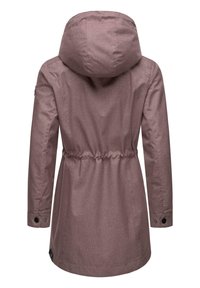 Huvan med lång ärm i ljus mauve tyg med en texturerad yta, dragsko i midjan och svarta knappdetaljer vid ärmslut och nederkant.