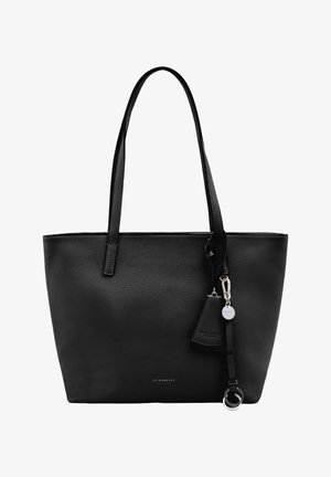 Sac cabas en cuir noir texturé avec longues anses, étiquette de marque et porte-clés attaché comprenant une petite pochette et des anneaux métalliques.