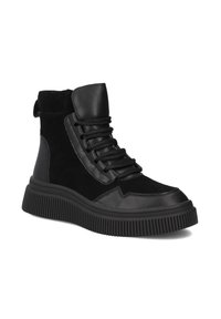 Czarne wysokie trampki wykonane z naturalnej skóry i zamszu, z teksturowaną gumową podeszwą, sznurowanym zapięciem i gładkimi akcentami.