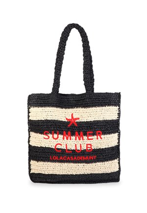Bolso tote a rayas negras y crema hecho de material tejido, con texto rojo "SUMMER CLUB" y un adorno de estrella de mar en el frente.
