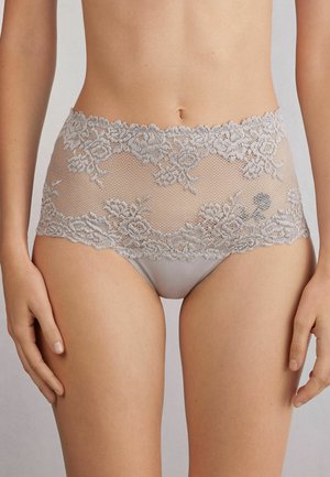 Grijze kanten slips met bloemenpatroon, zachte mesh bij de taille en een gladde stof aan de onderkant. Voorzien van fijne randafwerking en stikdetails.