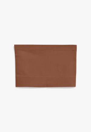 Brauner, gerippter Stoff mit einem glatten unteren Saum, der ein einfarbiges Muster und eine minimale Textur aufweist, in rechteckiger Form gestaltet.