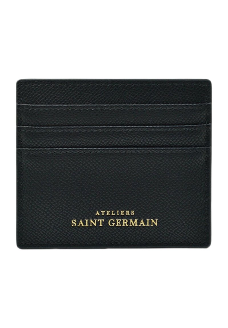 Porte-cartes en cuir noir avec quatre fentes et une surface texturée. Le texte doré indique "ATELIERS SAINT GERMAIN" en bas.