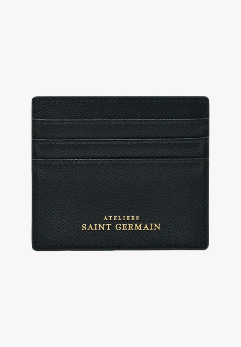 Porte-cartes en cuir noir avec quatre fentes et une surface texturée. Le texte doré indique "ATELIERS SAINT GERMAIN" en bas.