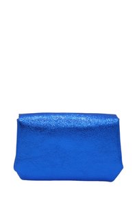 Pochette rectangulaire bleue texturée brillante avec une surface douce légèrement froissée et une base plate, présentée sur un fond blanc.