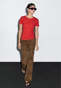 Massimo Dutti TEXTURED CREPE-EFFECT WITH CREW NECK - T-shirts basic - red