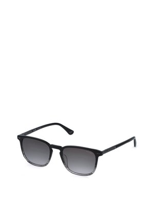 Lunettes de soleil rectangulaires noires avec des verres foncés dégradés et des branches fines, posées en biais sur une surface blanche.
