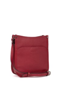 Borsa a tracolla in pelle rossa, texture liscia, forma rettangolare, tracolla regolabile, con una tasca frontale e branding minimale.