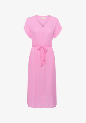 Rozā lina kleita ar V veida kakla izgriezumu, īsām piedurknēm un jostu viduklī. Satur pogu aizdari priekšpusē un brīvu, plūstošu piegriezumu.