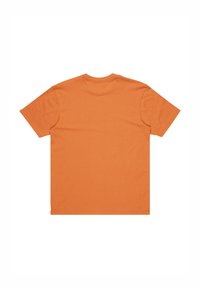Camiseta de algodón naranja, de manga corta, diseño de cuello redondo, color sólido sin patrones ni gráficos, textura suave, corte estándar.