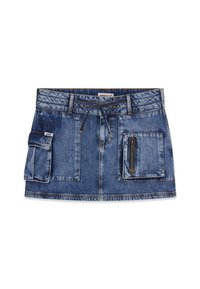 Denim minirok met een blauwe wassing, een tailleband met trekkoord, twee zijzakken en één ritszak aan de zijkant. Gestikte accenten benadrukken het ontwerp.