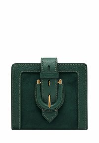 Portefeuille en cuir vert avec coutures contrastées, comprenant un rabat avant avec un accent en métal doré et une finition texturée.