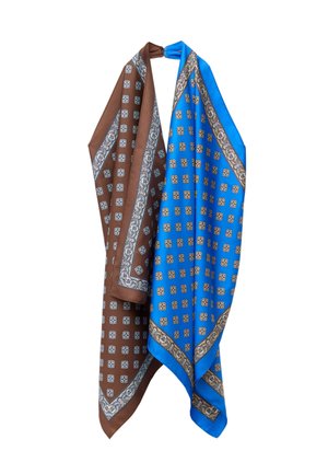 Deux foulards en soie suspendus, l'un marron et l'autre bleu vif, chacun présentant des motifs floraux ornés en or et blanc répétés avec des bordures décoratives.