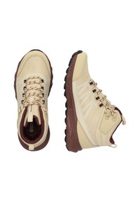 Beige og brune vandresko med mesh-materiale, snørebånd og gummisåler. Har en polstret krave og en struktureret bund for bedre greb.