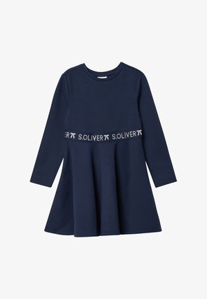 Marineblaue Langarmkleid aus weichem Stoff, mit einem gerafften Rock und einem dekorativen Band mit silberner Aufschrift "S. OLIVER".