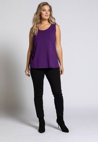 Ulla Popken GROSSE GRÖSSEN BREIT TRÄGER RUNDHALS SEITENSCHLITZ -QUALITÄT - Top - purple