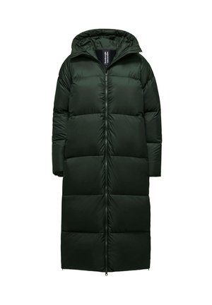 Lange, donzen jas in donkergroen met een capuchon. Beschikt over een centrale ritssluiting, geborduurde secties en recht afgesneden mouwen. Gepolijste textuur.