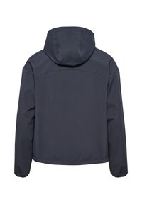 Mörk marinblå vattentät jacka med huva, med en slät yta och sidoseams, designad för en figursydd silhuett. Bakvy visas.