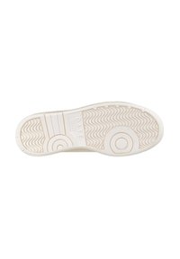 Suola della scarpa realizzata in un materiale gommato bianco e liscio, con un motivo ondulato testurizzato, accenti circolari e logo nella parte centrale.