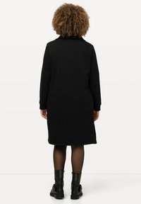 Ulla Popken TROYERKRAGEN REISSVERSCHLUSS LANGARM - Strickkleid - schwarz