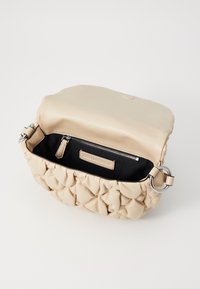 KARL LAGERFELD SIGNATURE KUILT - Borsa a tracolla - trench beige