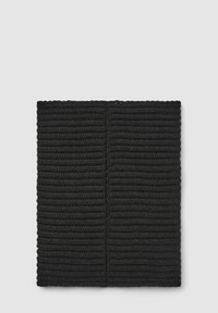 Tessuto tessuto nero con un motivo testurizzato a coste. Forma rettangolare con una cucitura centrale. Materiale spesso e robusto adatto per vari usi.