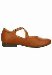 Scarpa piatta in pelle marrone con punta arrotondata, design con ritagli laterali e tacco basso. Presenta dettagli di cucitura lungo la parte superiore.