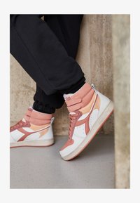 Não selecionado, coral haze/beach sand