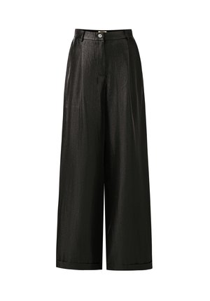 Zwarte broek met wijde pijpen van een glanzend materiaal, met een hoge taille, knoopsluiting en subtiele plooien voor extra details.