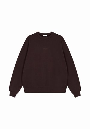Felpa marrone scuro con collo rotondo, maniche lunghe e polsini a coste. Il materiale sembra morbido con dettagli minimi e un piccolo logo al centro.